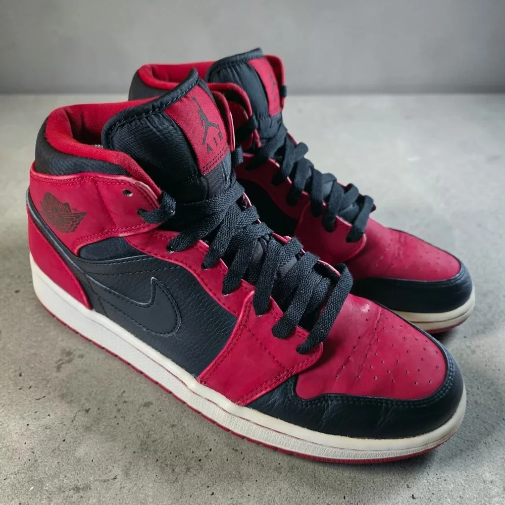 Jordan 1 Mid Reverse Bred Sneakers Mens Size 9.5 Red Black White Shoes *Clean.